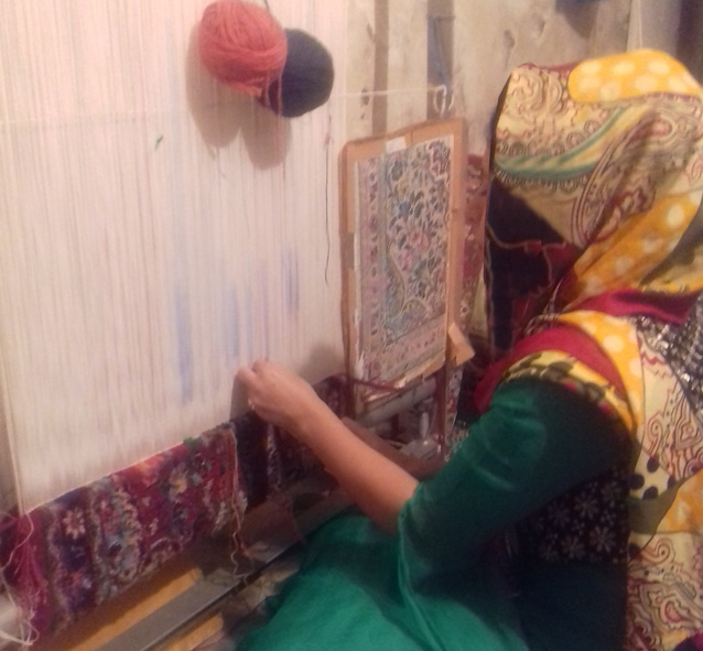 هنر دست بانوان شهرستان پاوه در تجلی اقتصاد مقاومتی