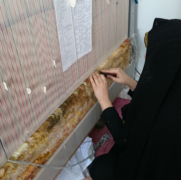 هنر دست بانوان شهرستان پاوه در تجلی اقتصاد مقاومتی