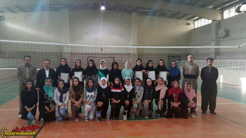 تجلیل انجمن پشتیوان از والیبالیست های نوجوان دختر شهرستان پاوه