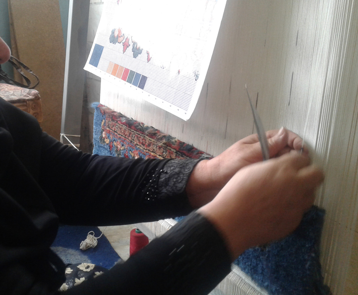 هنر دست بانوان شهرستان پاوه در تجلی اقتصاد مقاومتی