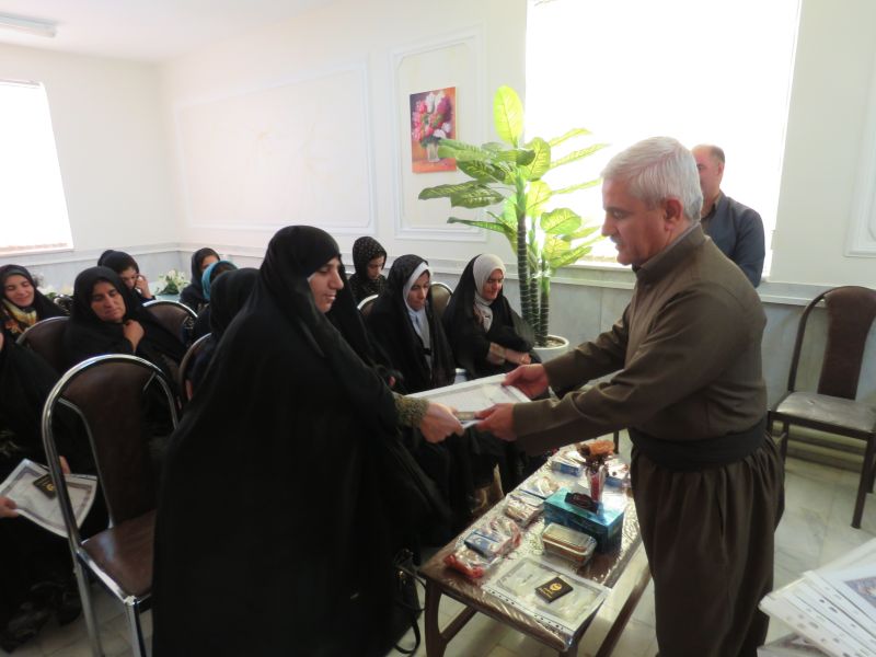 برگزاری آیین تقدیر از سوادآموزان نهضت سوادآموزی تحت پوشش کمیته امداد امام (ره) باینگان/ عکس 