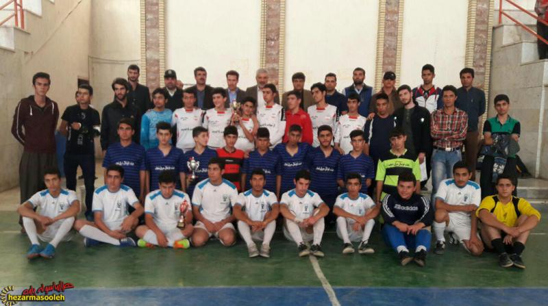 در پایان مسابقات فوتسال قهرمانی نوجوانان استان تیم شهدای نوریاب به مقام سوم استان دست یافت