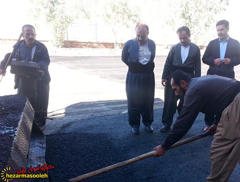 مساعدت شهردار و شورای شهر نوسود جهت مرمت و آسفالت حیاط دبستان حضرت زینب