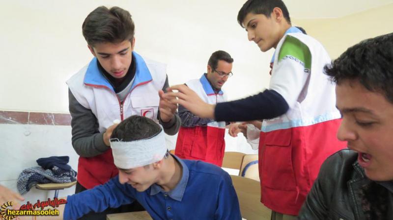هجدهمین مانور سراسری زلزله و ایمنی توسط هلال احمر در مدارس پاوه برگزار شد