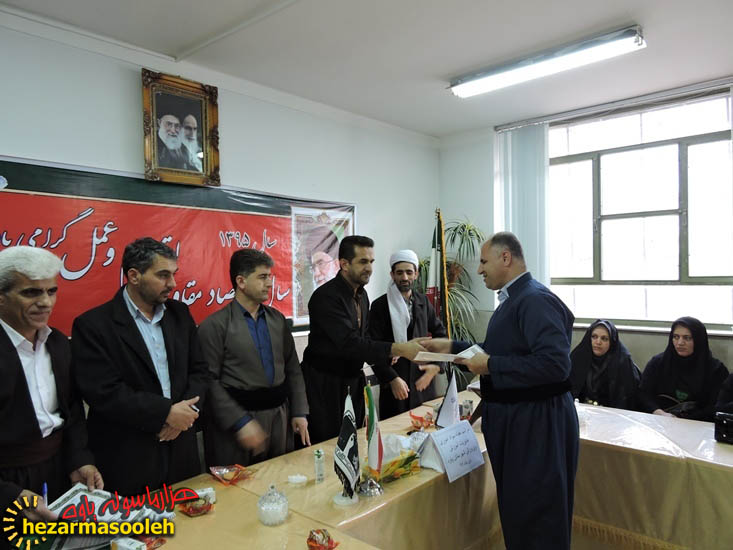 از سوادآموزان برتر شهرستان پاوه به مناسبت هفته سوادآموزی تقدیر شد