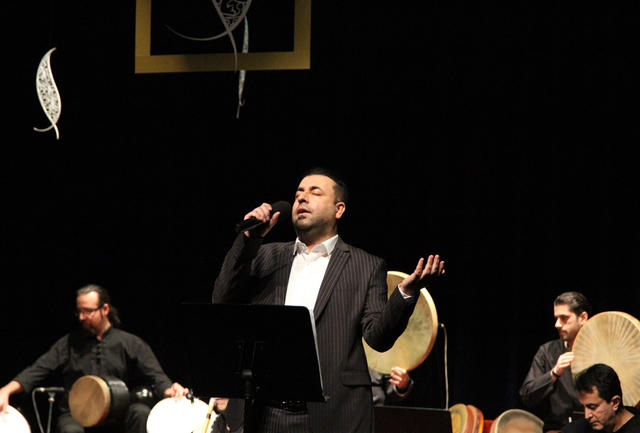 «پیام عزیزی» با گروه «با قدسیان» در جشنواره بین‌المللی موسیقی فجر روی صحنه رفت 
