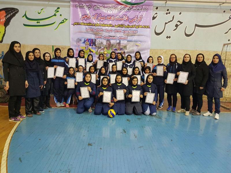 تیم والیبال دختران حضرت خدیجه پاوه نایب قهرمان مسابقات آموزشگاه‌های استان شد
