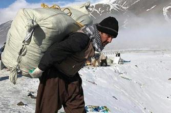 کوله بران مرزی بیمه می شوند/ انتقال کالا از طریق کوله بران قانونی می شود 