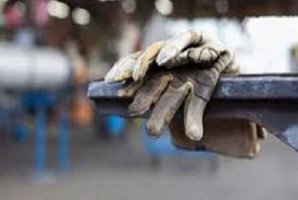 خسارت برجام برای صنعت کشور کمتر از یک جنگ نبوده است/ دولت برای جوانان اروپایی اشتغال زایی کرده است/ مگر می شود این حجم از تعطیلی تولید تعمدی نباشد؟