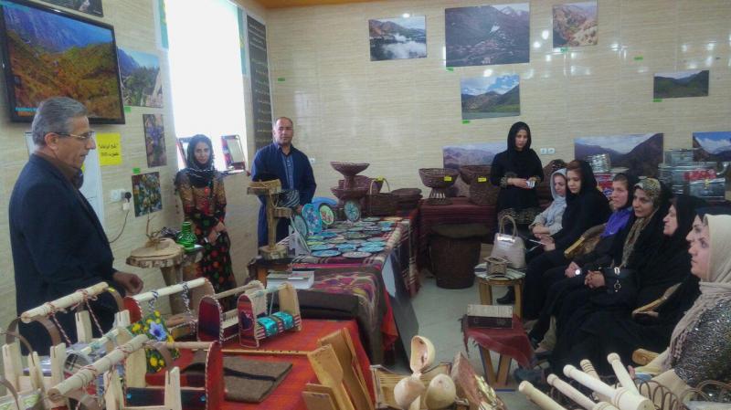 حضور و بازدید مدیرکل امور بانوان و خانواده استان از نمایشگاه و فروشگاه هه‌نار
