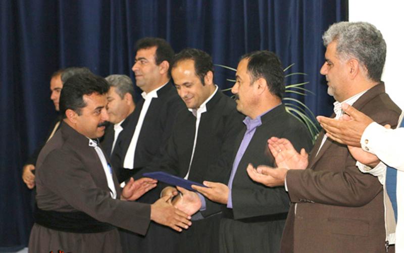 از كارگران نمونه شهرستان پاوه تجليل به عمل آمد از كارگران نمونه شهرستان پاوه تجليل به عمل آمد