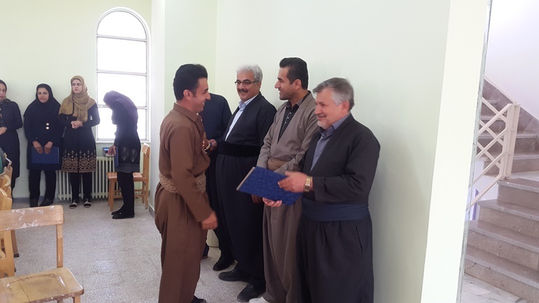 تجلیل آموزش و پرورش پاوه و نهاد کتابخانه های عمومی از فرهنگیان فعال شهرستان در امر کتابخوانی تجلیل آموزش و پرورش پاوه و نهاد کتابخانه های عمومی از فرهنگیان فعال شهرستان در امر کتابخوانی