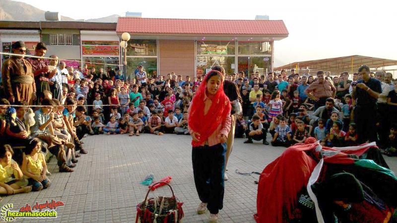 اجرای نمایش خیابانی با موضوع کولبری در شهر پاوه 
