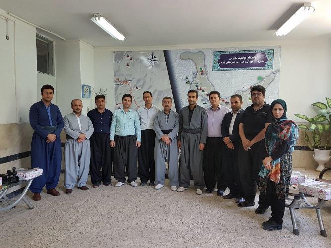 تجلیل مدیر آموزش و پرورش پاوه از اصحاب رسانه شهرستان تجلیل مدیر آموزش و پرورش پاوه از اصحاب رسانه شهرستان