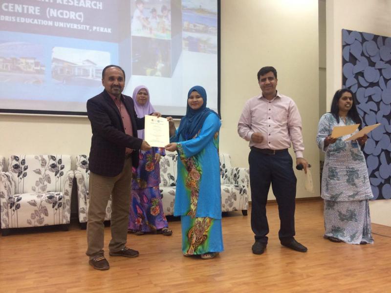 پذیرش مقاله فرهنگی پاوه ای در کنفرانس بین المللی رویکرد های نوین پژوهشی در کشور مالزی پذیرش مقاله فرهنگی پاوه ای در کنفرانس بین المللی رویکرد های نوین پژوهشی در کشور مالزی