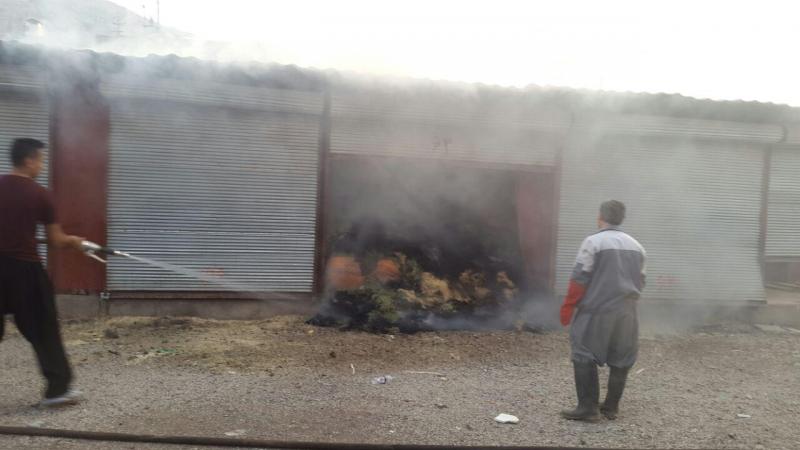 آتش سوزي در دكه هاي فلزي بازارچه مرزي پاوه با تلاش آتش‌نشانان مهار شد