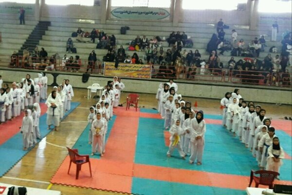 کسب مقام سوم دانش آموزان پاوه‌ای در مسابقات بانوان کاراته غرب کشور