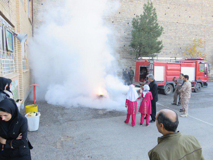 برگزاري مانور زلزله در مدارس منطقه نوسود 