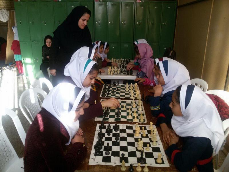برگزاری مسابقات ورزشی به مناسبت هفته وحدت در مدارس پاوه