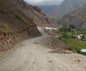 نداشتن جاده آسفالت و قطعی خطوط تلفن ثابت از مشکلات روستای تشار پاوه