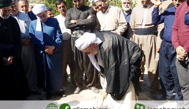 کلنگ بازسازی مسجد روستای عبدالخاکی سفلی‌ ثلاث باباجانی به زمین زده شد