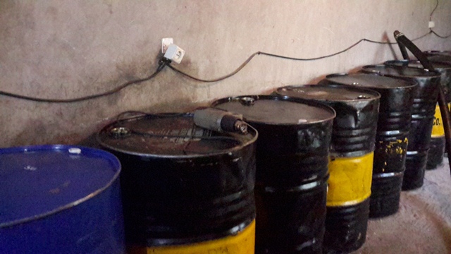 ۲۶۰۰ لیتر روغن موتور قاچاق در پاوه کشف شد 