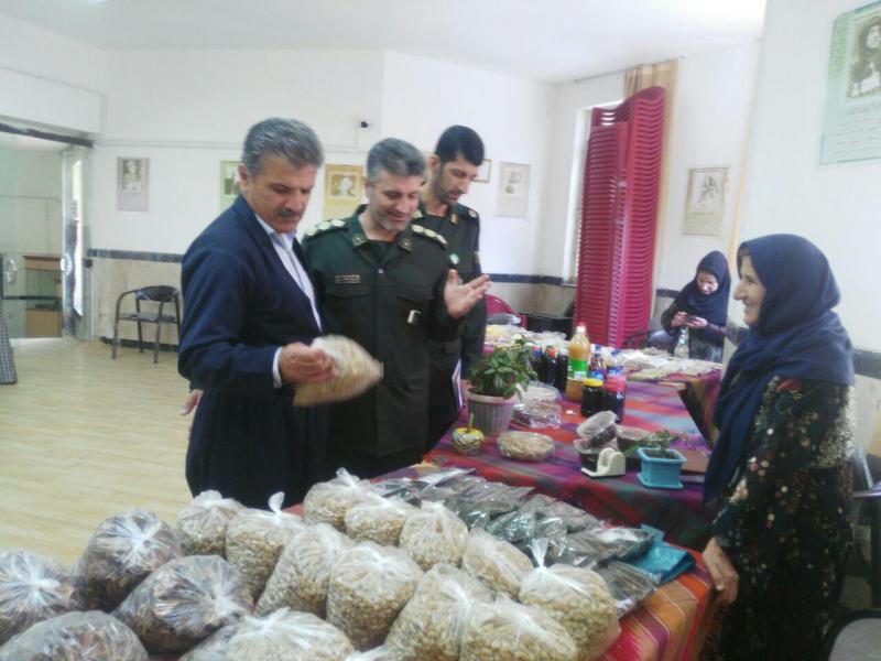 برپایی نمایشگاه اقتصاد مقاومتی به مناسبت هفته دفاع مقدس+تصاویر