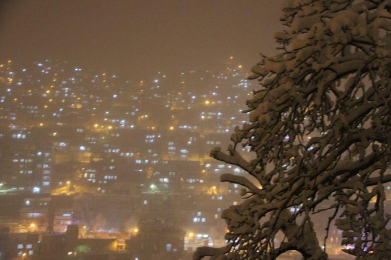 گزارش تصویری از شب برفی در پاوه
