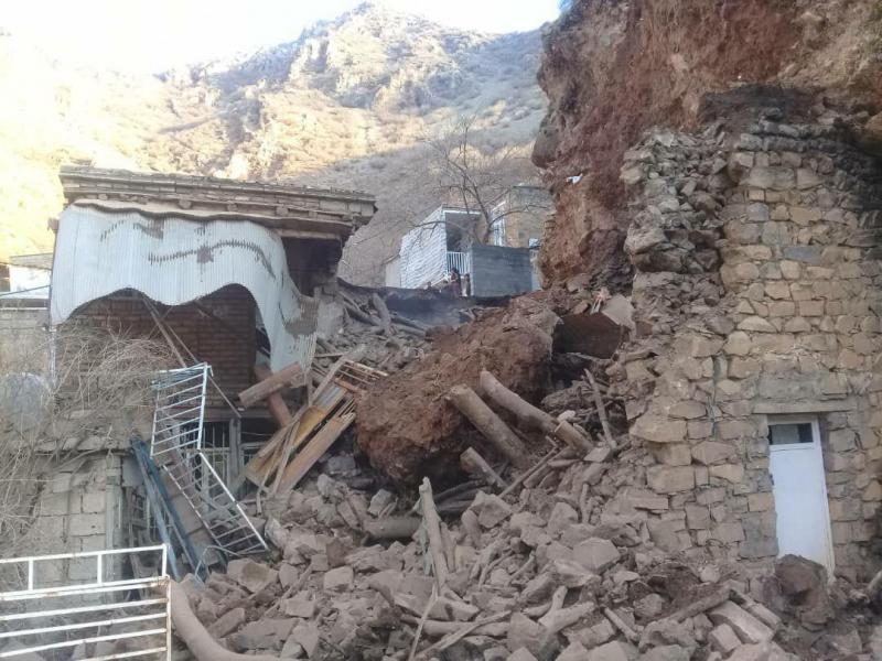 تخریب خانه بر اثر ریزش کوه در باینگان
