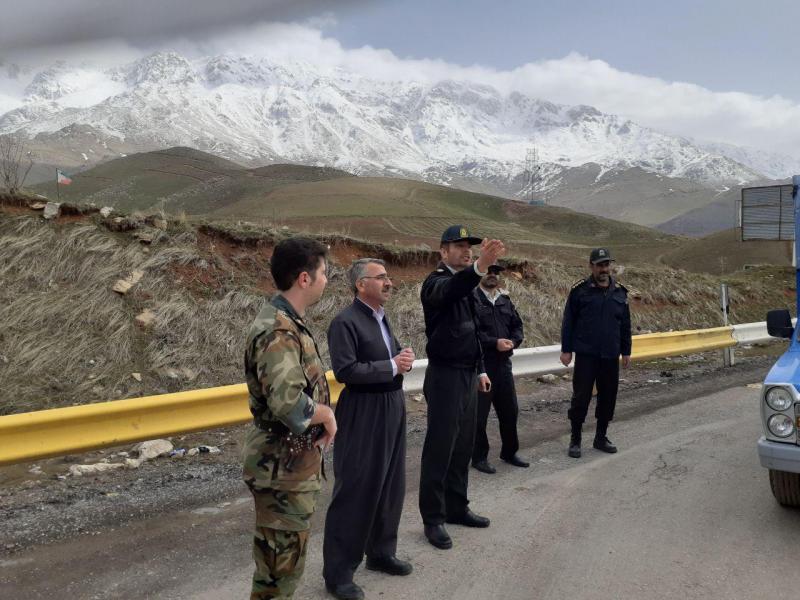 تداوم قرنطینه شهرستان پاوه با حضور نیروی انتظامی ، بسیج و امدادگران جمعیت هلال احمر 