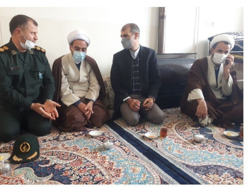 دیدار با خانواده های شهدا در پاوه