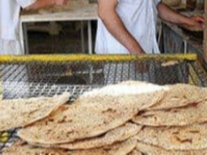 توزیع نان رایگان در پاوه