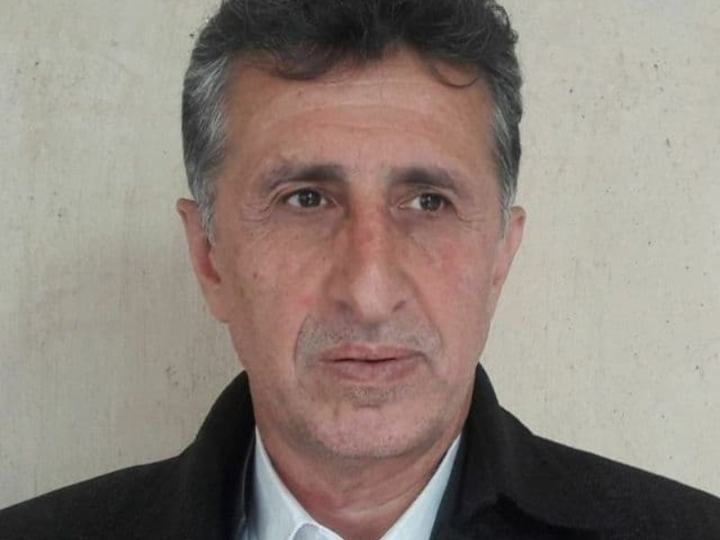 نمک پاشی و برف روبی خیابان های پاوه در حال انجام است