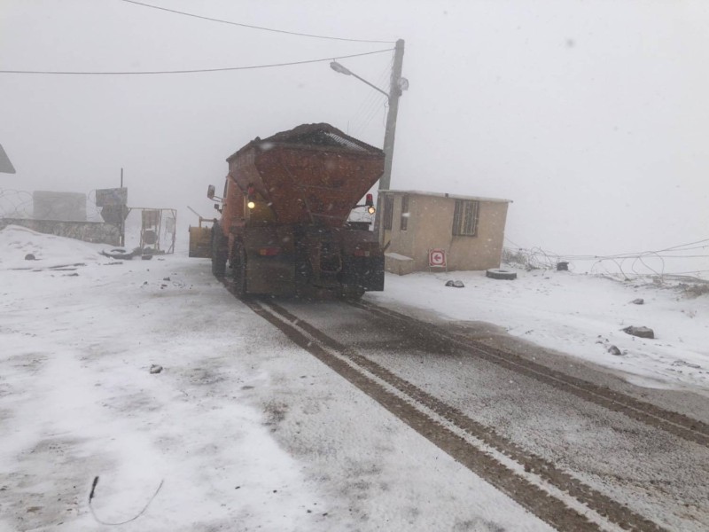 بارش ۱۵ سانتیمتری برف در سه راهی شهدا پاوه