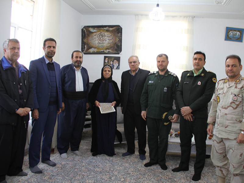 تجلیل از دو خانواده شهید ابراهیم قادری و صدیق علیمرادی در پاوه+تصاویر تجلیل از دو خانواده شهید ابراهیم قادری و صدیق علیمرادی در پاوه+تصاویر