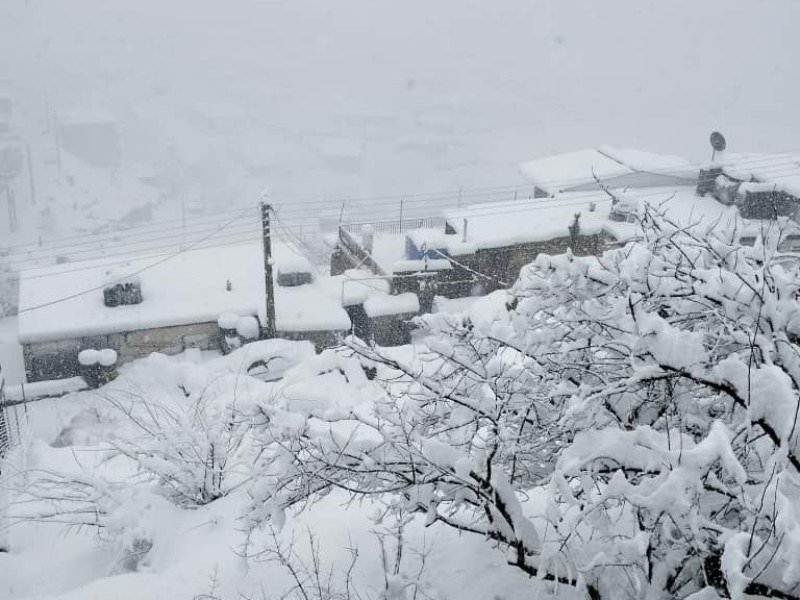 تردد به روانسر با زنجیر چرخ امکان پذیر است/ بارش 80 سانتیمتری برف در ملندو تردد به روانسر با زنجیر چرخ امکان پذیر است/ بارش 80 سانتیمتری برف در ملندو