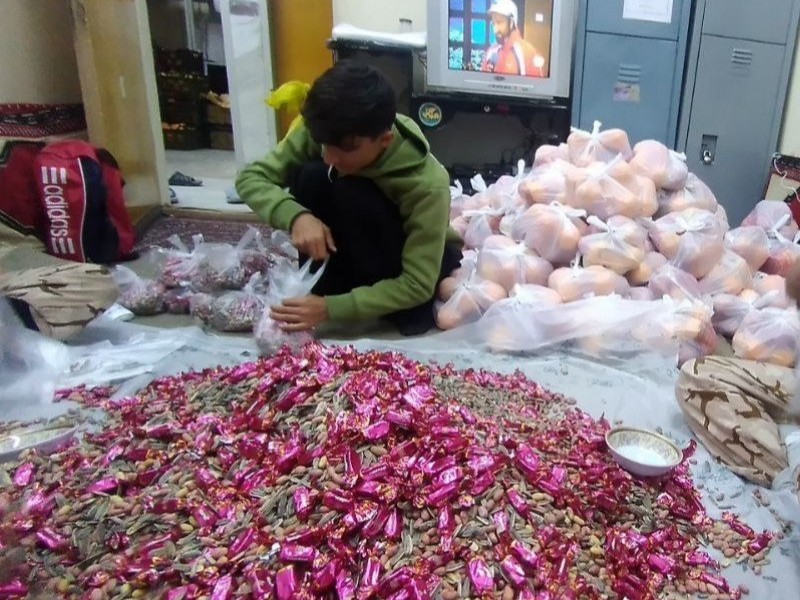 توزیع بیش از 300 بسته کمک مومنانه در بین نیازمندان پاوه توزیع بیش از 300 بسته کمک مومنانه در بین نیازمندان پاوه