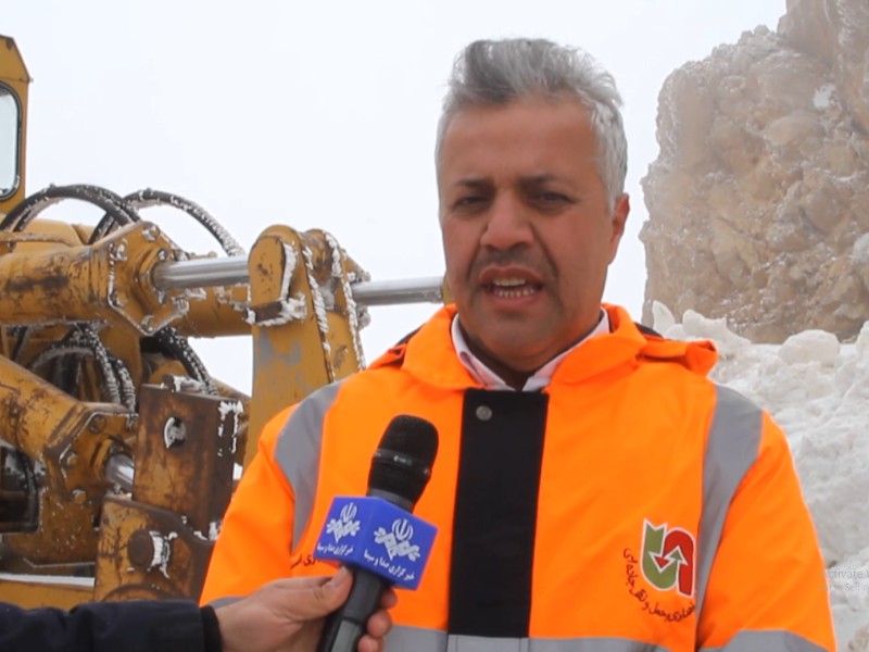 تداوم عملیات بازگشایی و برف روبی گردنه تته