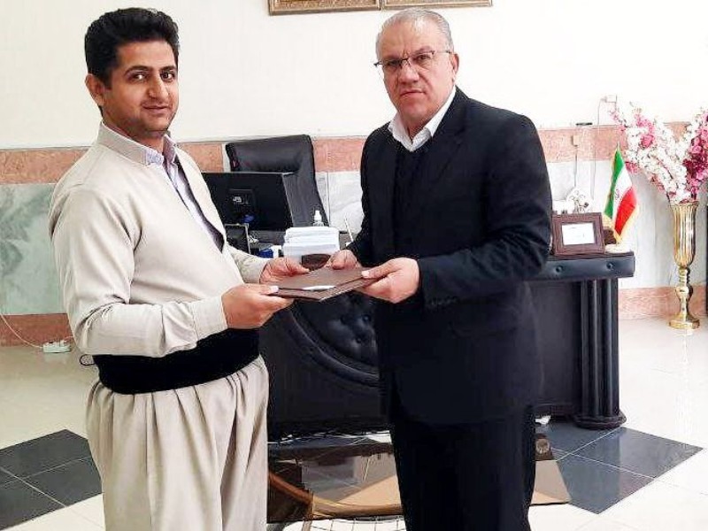 تقدیر فرماندار پاوه از سیدیاسر حسینی رئیس جمعیت هلال احمر شهرستان پاوه تقدیر فرماندار پاوه از سیدیاسر حسینی رئیس جمعیت هلال احمر شهرستان پاوه