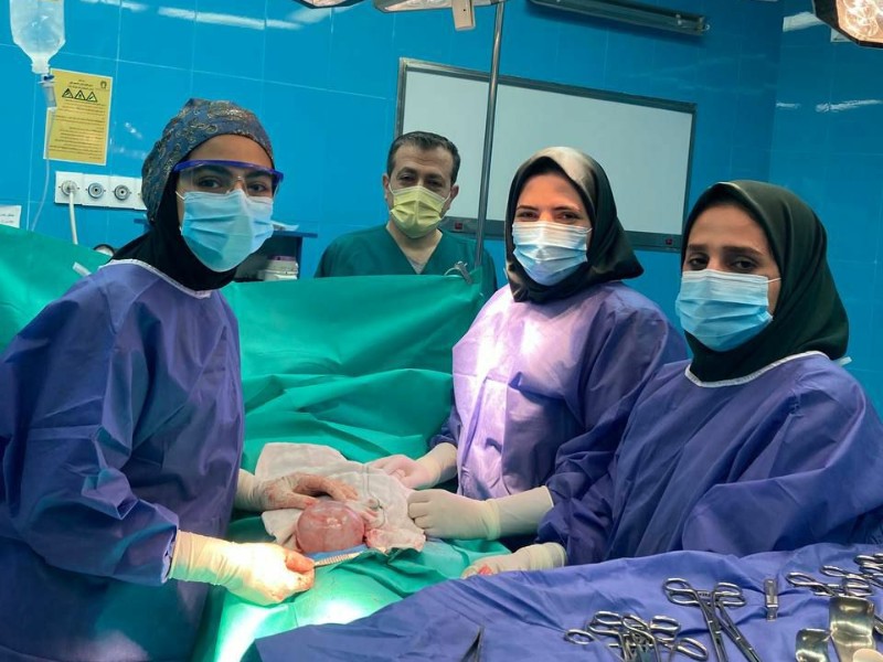 خارج کردن کیست تخمدان ۱۰ سانتی متری توسط تیم جراحی زنان و زایمان بیمارستان قدس پاوه