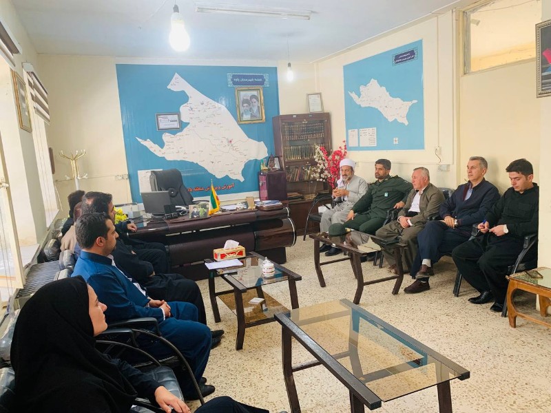 معلمان، معماران جامعه مترقی هستند