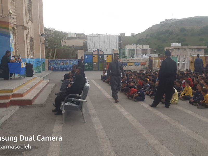 تقدیر از دانش اموزان فعال دبستان شهید مطهری توسط سپاه ناحیه پاوه