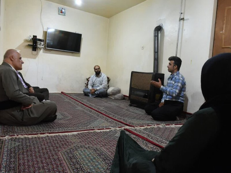 دیدار مدیرکل بهزیستی استان با خانواده ۵ معلوله پاوه ای