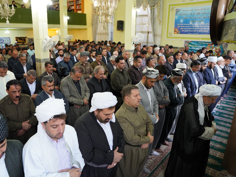 نماز عيد سعيد فطر در مسجد قباي پاوه برگزار شد