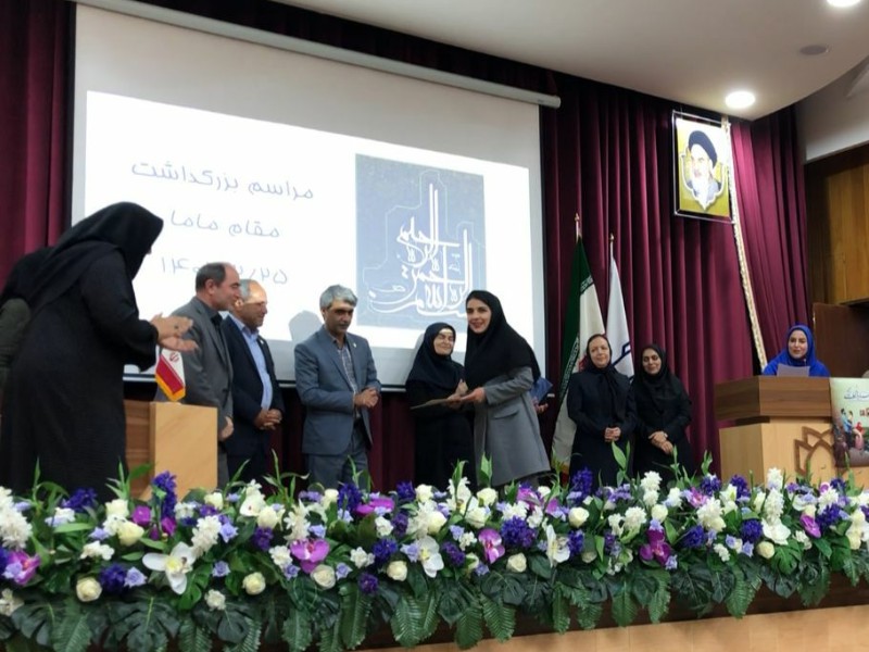 تجلیل از دو مامای پاوه به عنوان ماماهای نمونی استانی