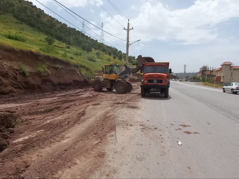 شروع اقدامات عمرانی شهرداری پاوه در راستای ساماندهی پیشانی شهر