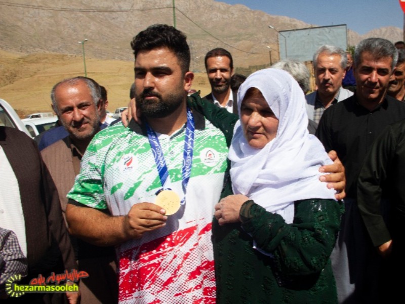 بازگشت قهرمان طلایی جهان به بانه وره+تصاویر