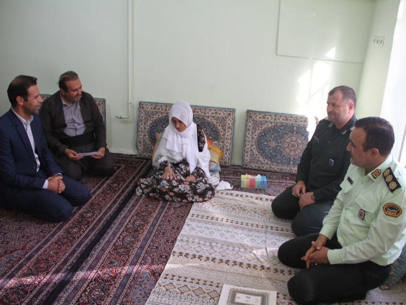 دیدار با خانواده ها معظم شهدا در پاوه+تصاویر