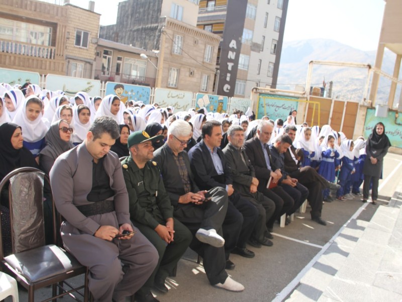 برگزاری جشن عاطفه ها در پاوه/ توزیع ۳۳۰ بسته لوازم التحریر در ببن خانواده های بی بضاعت