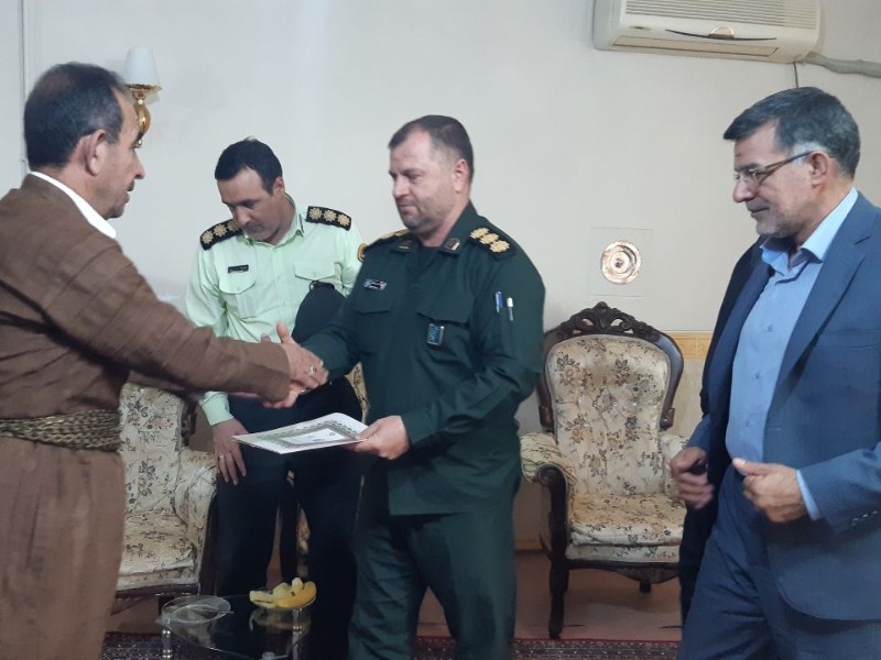 دیدار جمعی از مسئولین شهرستان پاوه با خانواده معظم شهدا